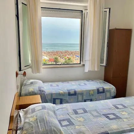 5 Posti Fronte Mare Lägenhet